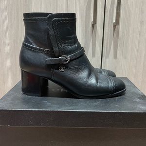Chanel black 2016 interlocking cc logo bootie